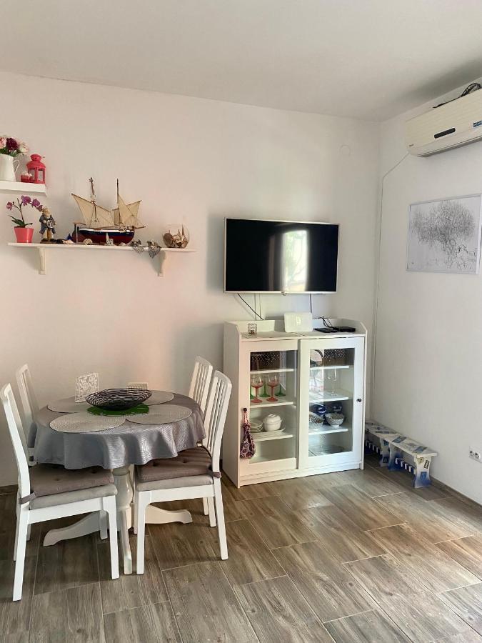 Lumar Holidays And Apartments Преко Экстерьер фото