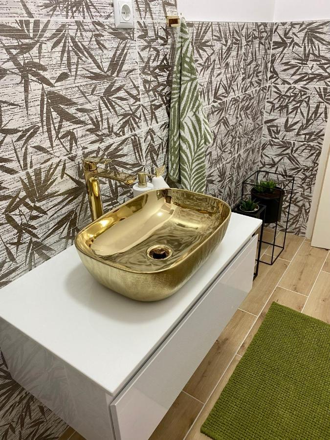 Lumar Holidays And Apartments Преко Экстерьер фото